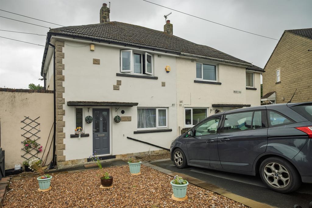 Detached house exterior, driveway