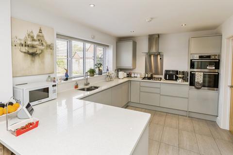 4 bedroom detached house for sale, Kingfisher Way, Oswestry SY10