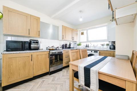 3 bedroom flat for sale, Warrior Square, Manor Park, London, E12
