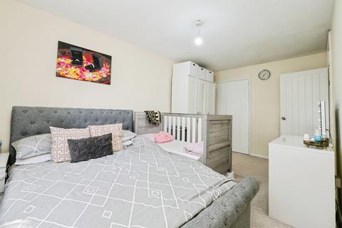 3 bedroom flat for sale, Warrior Square, Manor Park, London, E12