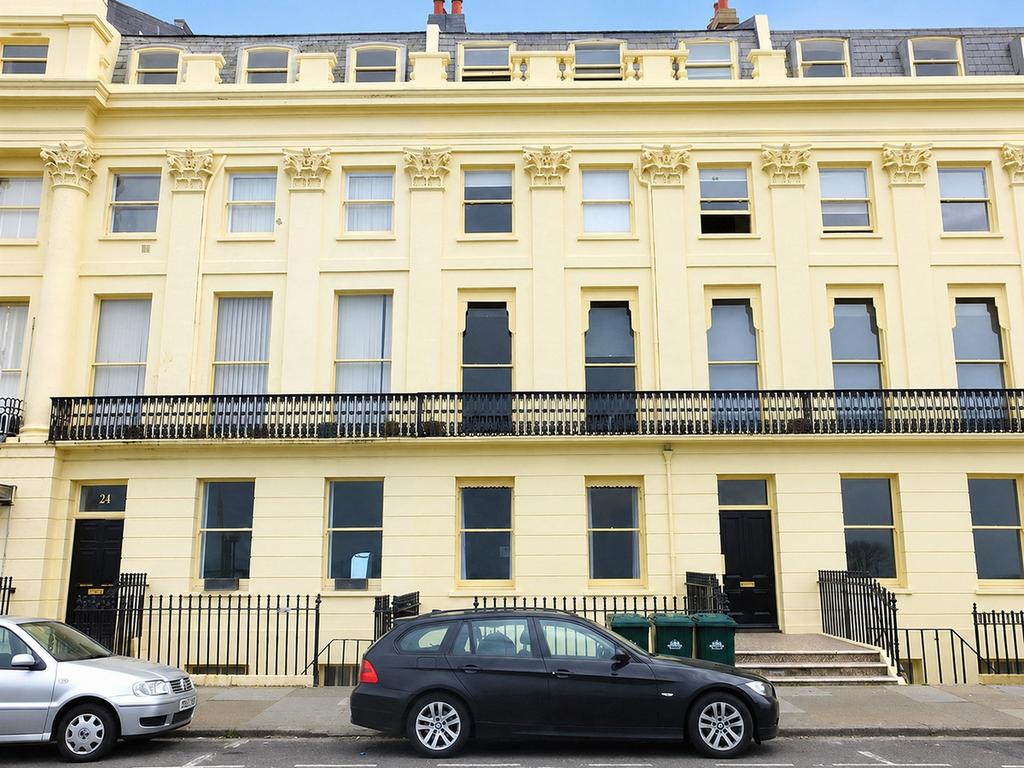 Apartment in Hove, Brunswick - View 2
