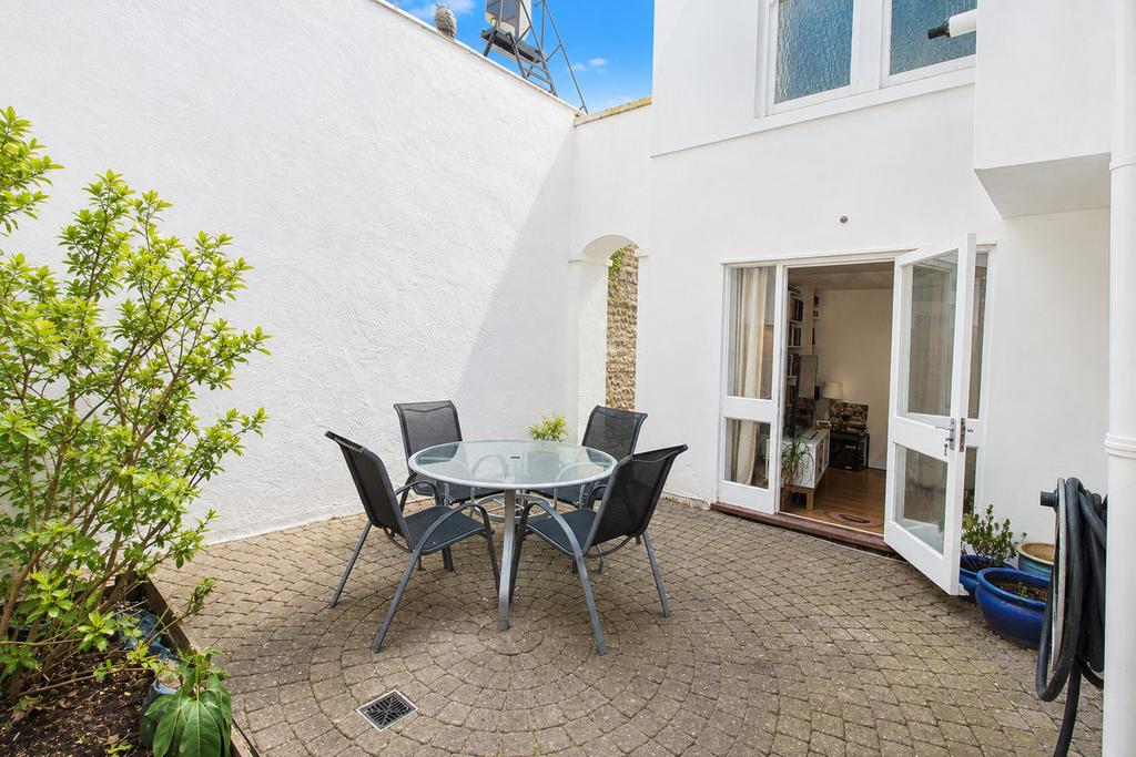 Apartment in Hove, Brunswick - View 3