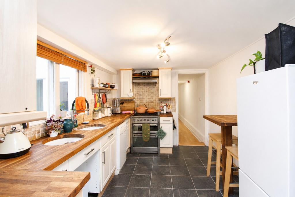 Apartment in Hove, Brunswick - View 4