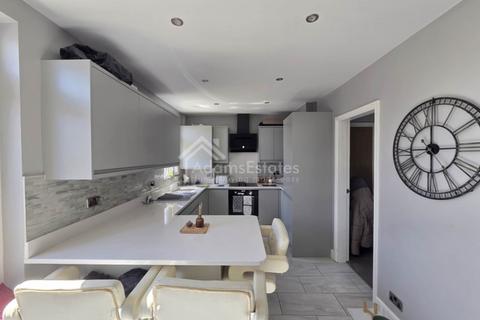 3 bedroom semi-detached house for sale, Castle Crescent, Dewsbury
