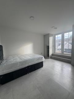 2 bedroom flat to rent, Leeland Road, London W13