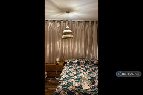1 bedroom in a flat share to rent, Bloomfield House, London, E1