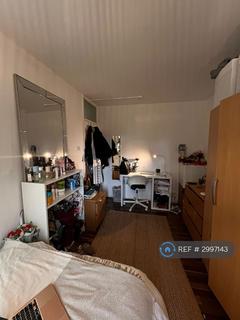 1 bedroom in a flat share to rent, Bloomfield House, London, E1