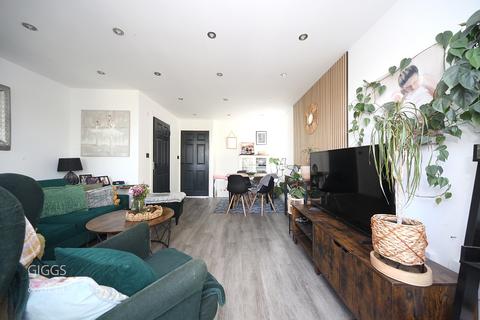 3 bedroom townhouse for sale, Deanes Close, Luton, Bedfordshire, LU1 5FE