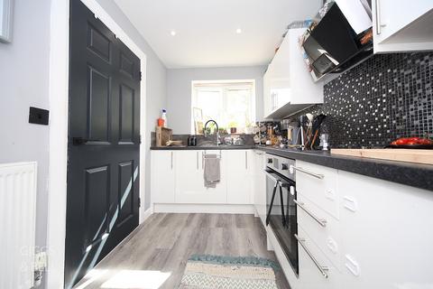 3 bedroom townhouse for sale, Deanes Close, Luton, Bedfordshire, LU1 5FE