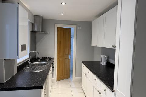 3 bedroom terraced house to rent, Lorne Street, Kidderminster, DY10