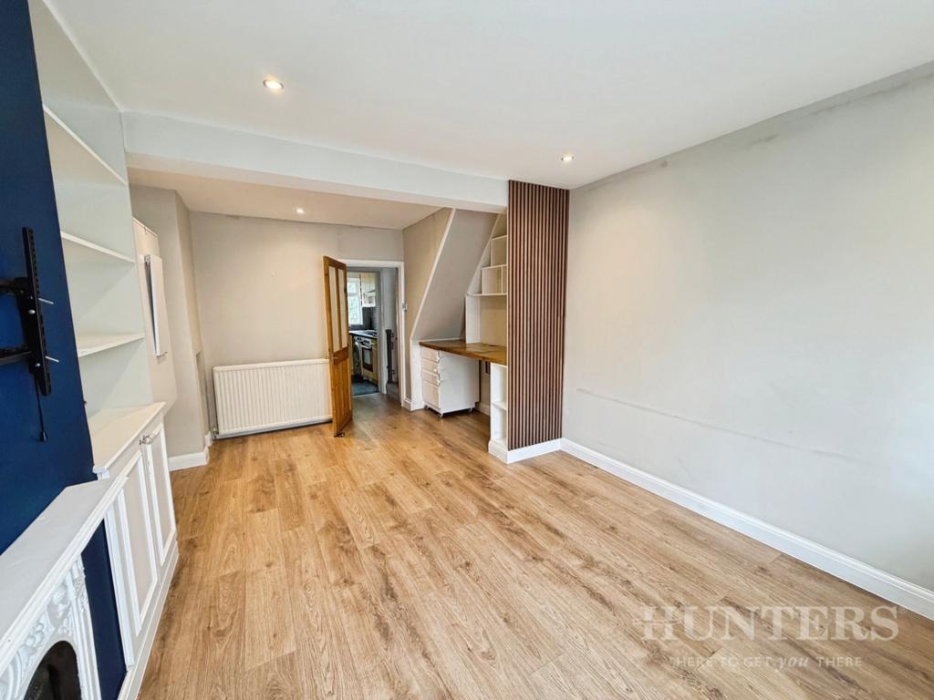 House in Sutton - More