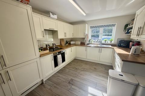 3 bedroom semi-detached house to rent, Pratts Farm Cottages, Stane Street, Billingshurst, RH14