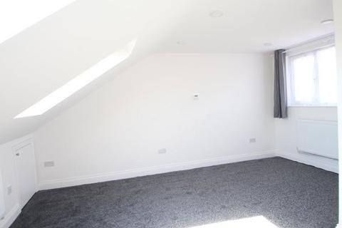 Studio to rent, Kensington Gardens Ilford