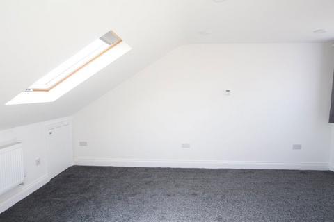 Studio to rent, Kensington Gardens Ilford