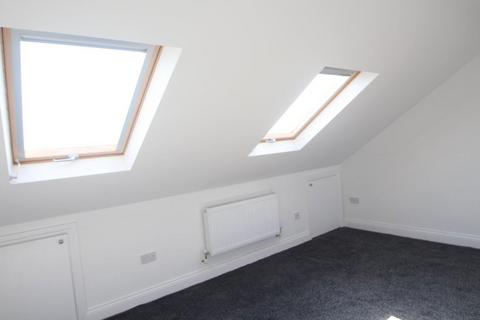 Studio to rent, Kensington Gardens Ilford