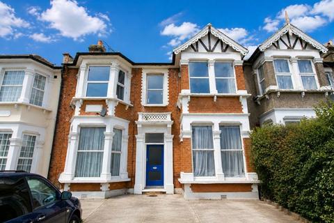 Studio to rent, Kensington Gardens Ilford