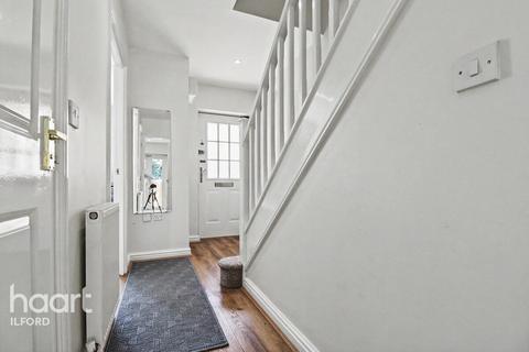 4 bedroom terraced house to rent, Blackthorn Road, Ilford