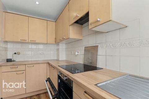 4 bedroom terraced house to rent, Blackthorn Road, Ilford