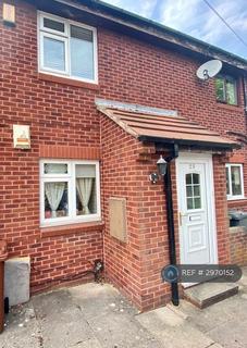 2 bedroom flat to rent, Heron Grove, Leeds, LS17