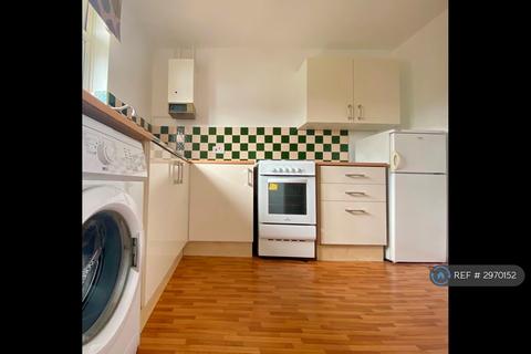 2 bedroom flat to rent, Heron Grove, Leeds, LS17