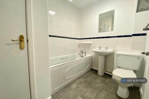 2 bedroom flat to rent, Heron Grove, Leeds, LS17