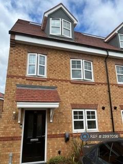 3 bedroom semi-detached house to rent, Farm Croft Drive, Warrington, WA3