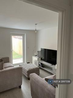3 bedroom semi-detached house to rent, Farm Croft Drive, Warrington, WA3