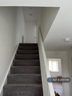 3 bedroom semi-detached house to rent, Farm Croft Drive, Warrington, WA3