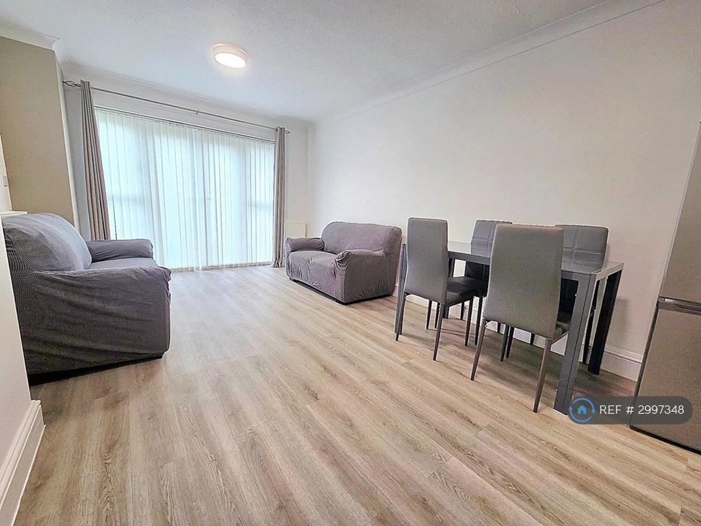 Apartment in Wembley - View 4