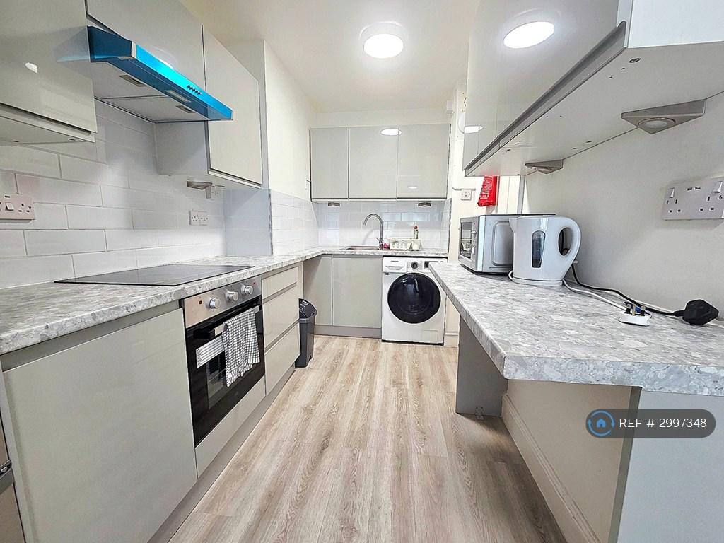 Apartment in Wembley - View 5
