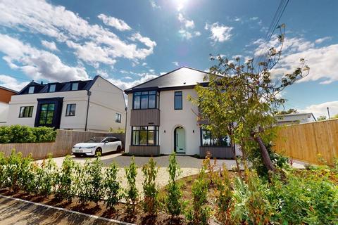 4 bedroom detached house for sale, Mead Road