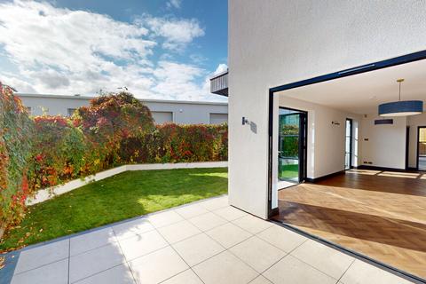 4 bedroom detached house for sale, Mead Road