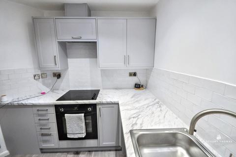 1 bedroom ground floor flat for sale, Benfleet Road, Hadleigh