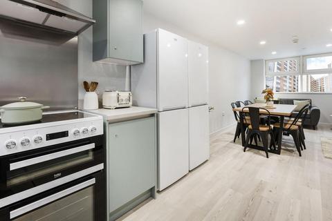 1 bedroom in a flat share to rent, Boston Manor Road, London TW8