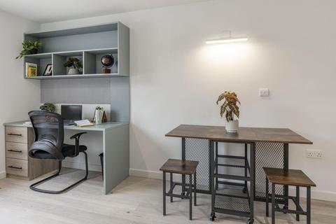 Studio to rent, Boston Manor Road, London TW8