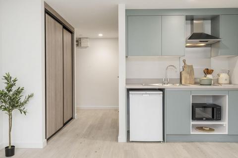 Studio to rent, Boston Manor Road, London TW8