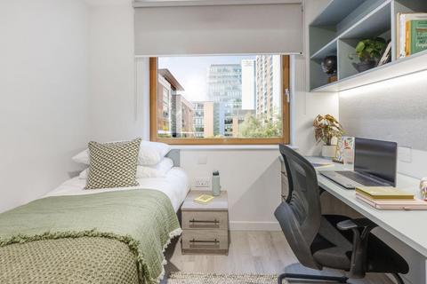 Studio to rent, Boston Manor Road, London TW8