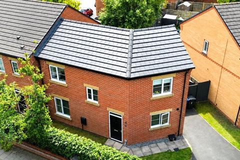 3 bedroom terraced house to rent, Colliers Way, Leigh