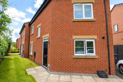 3 bedroom terraced house to rent, Colliers Way, Leigh