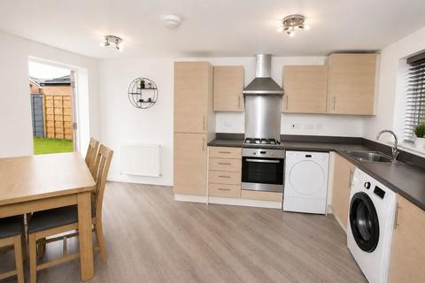 3 bedroom terraced house to rent, Colliers Way, Leigh