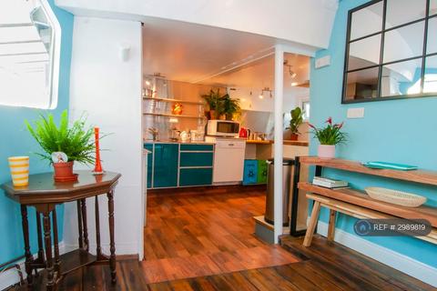 2 bedroom houseboat to rent, London, London, SW11