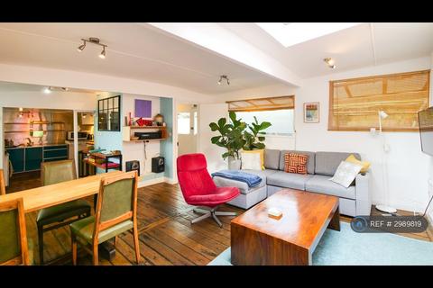 2 bedroom houseboat to rent, London, London, SW11