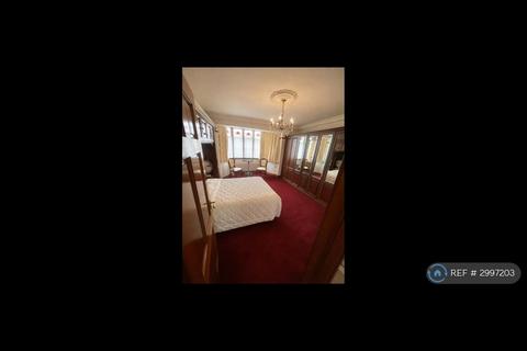 1 bedroom in a house share to rent, Beccles Drive, Barking, IG11