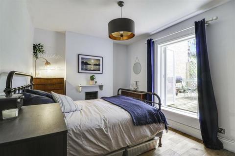 1 bedroom ground floor flat for sale, flat 1 - 41 Hermon Hill, London, E11