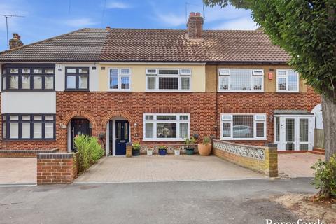 Elgin Avenue, Harold Park, RM3