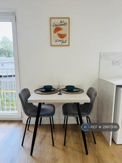 1 bedroom in a flat share to rent, Auchentoshan Terrace, Glasgow, G21
