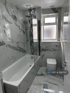 3 bedroom semi-detached house to rent, Hurstbourne Gardens, Barking, IG11