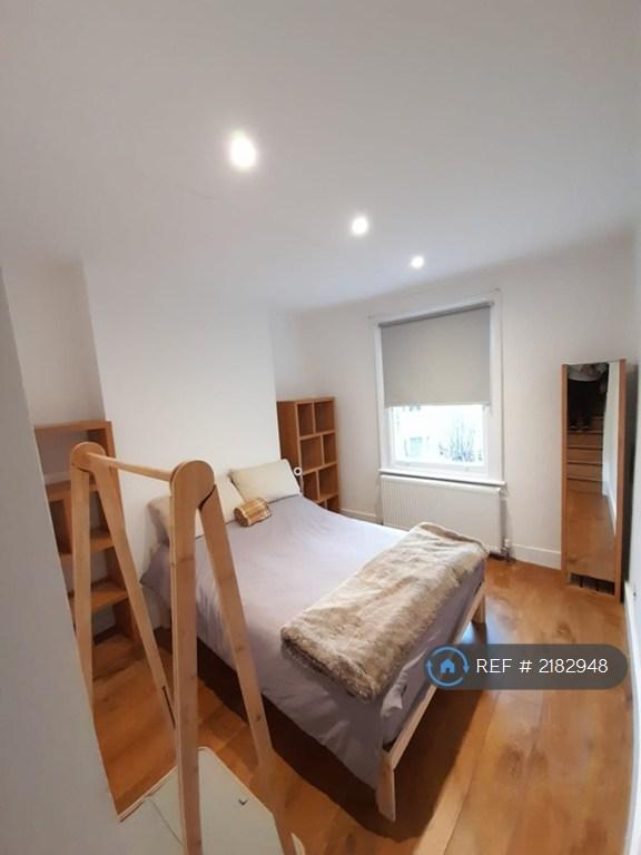 Apartment in London, Royal Borough of Kensington and Chelsea - More