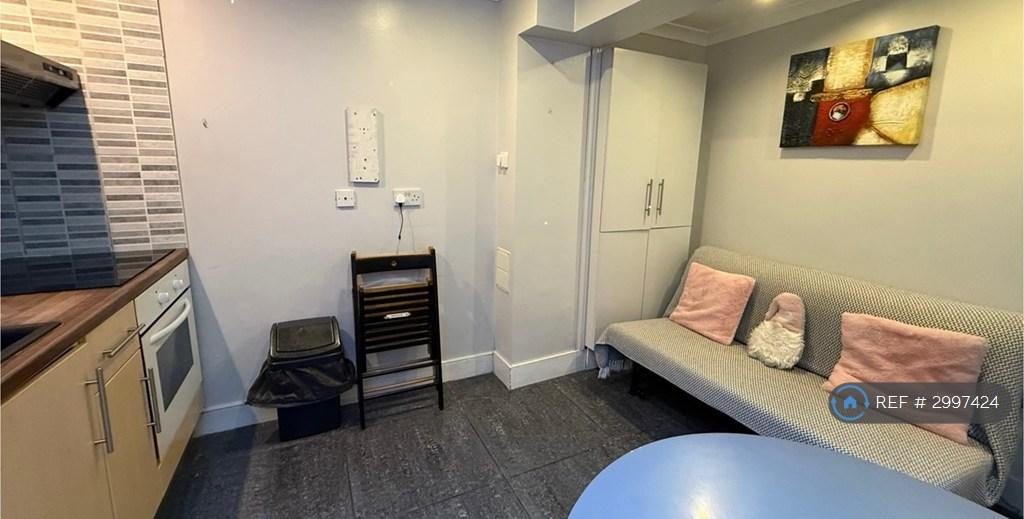 Apartment in London - View 2