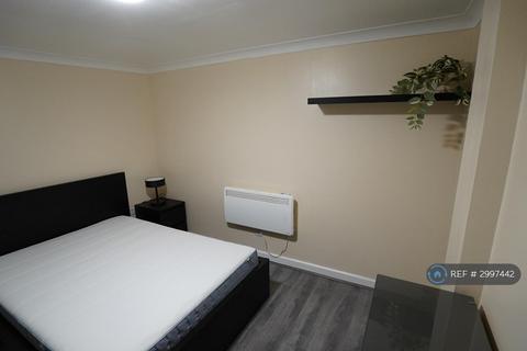 1 bedroom in a house share to rent, Harrow Road, Barking, IG11